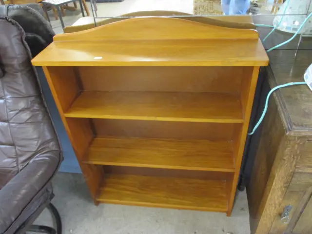 Rimu Shelves Image 1++