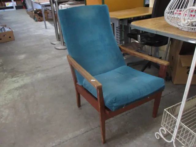 Mid Century Chair Image 1++