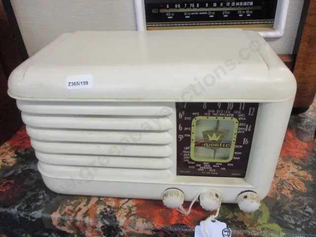 87 Majestic Radio Image 1++