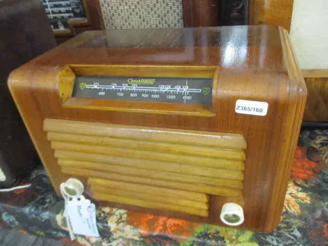 61 Courtney Radio Image 1++