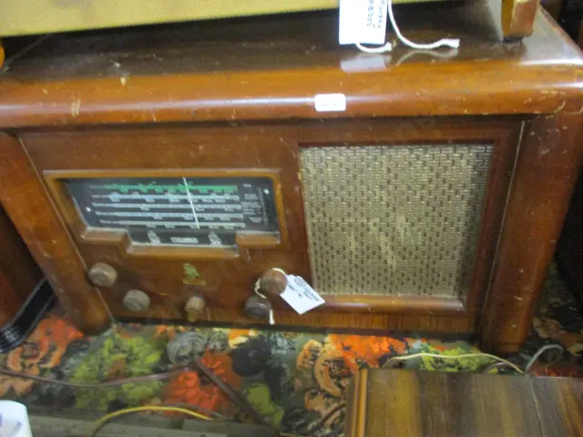 137 Columbus Radio Image 1++