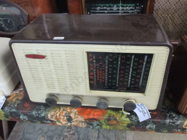 111 Pye Radio Image 1++