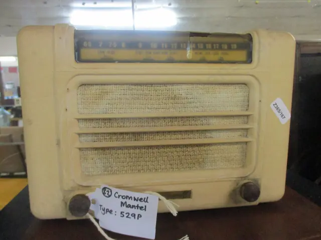 82 Cromwell Radio Image 1++