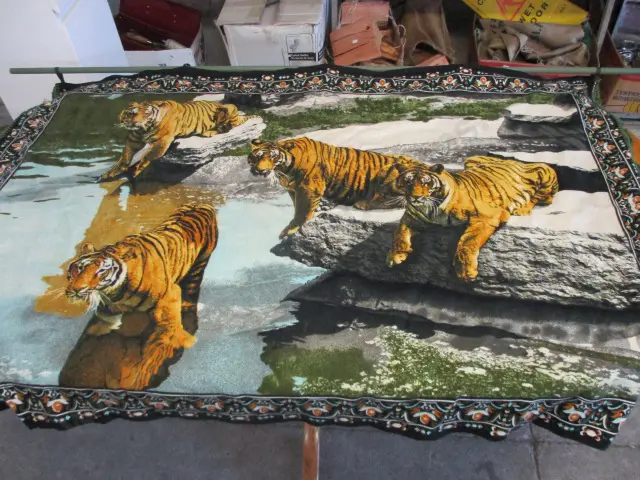 Wall Rug Image 1++