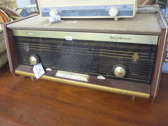 47 Fleetwood Radio Image 1++