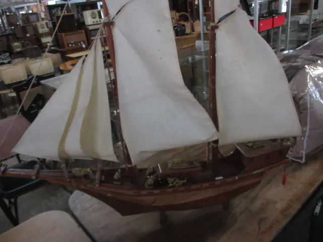 Model Boat Image 1++