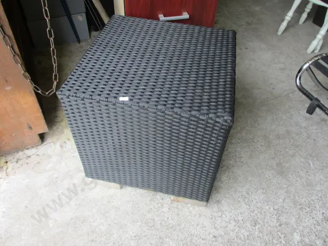 Side Table Image 1++