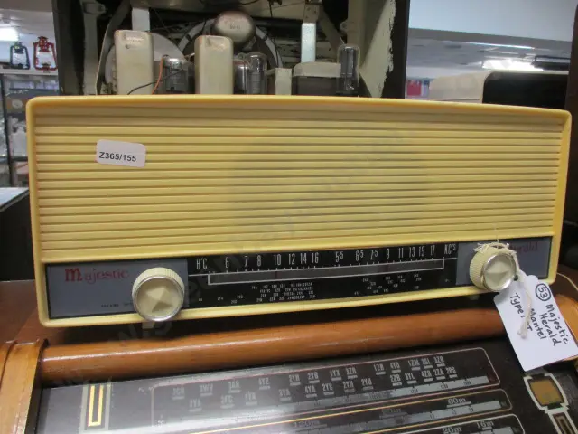 53 Majestic Radio Image 1++