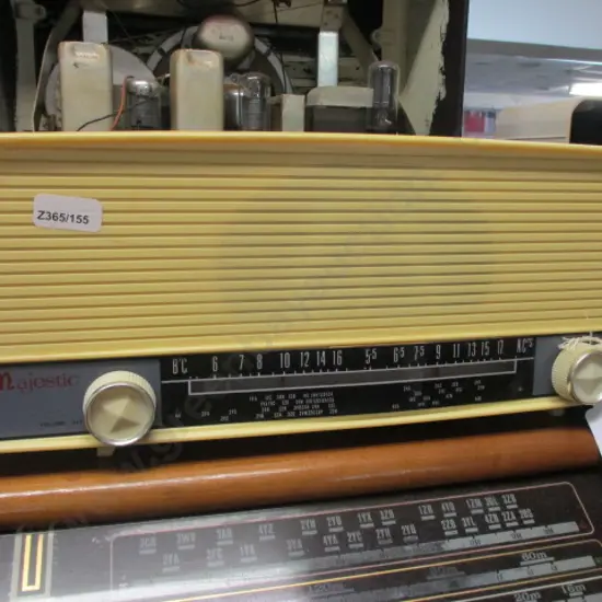 53 Majestic Radio