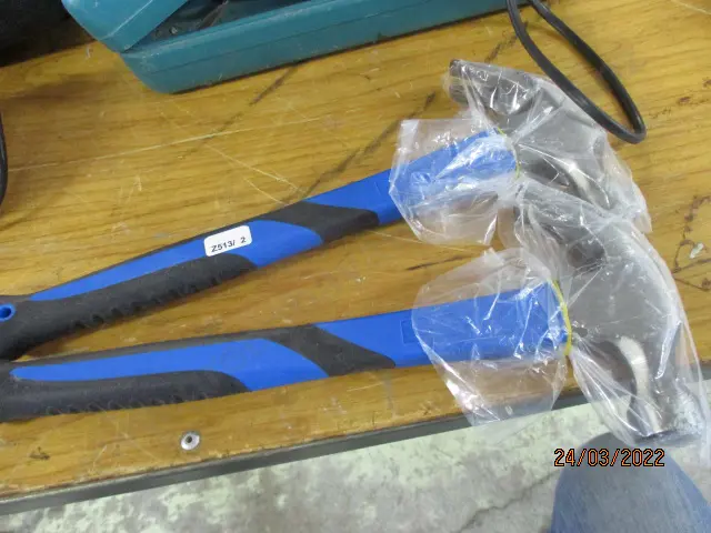2 Hammers Image 1++
