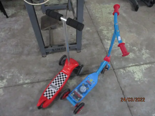 2 Scooters Image 1++