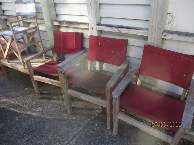 Outdoor Table and Chairs Image 1++