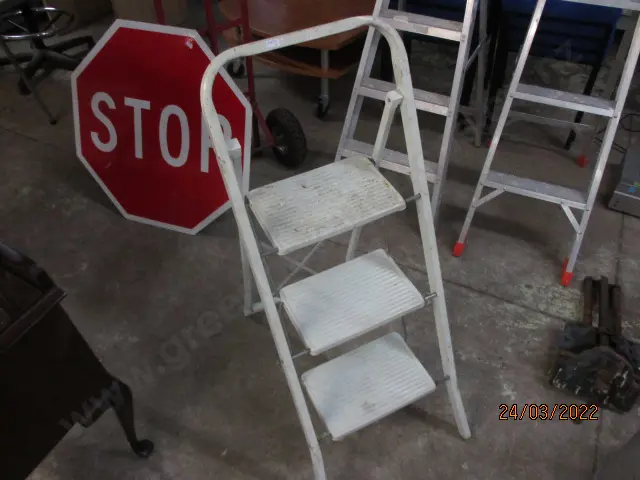 Step Ladder Image 1++