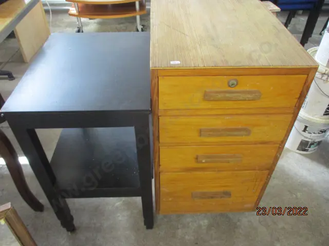 Table and Drawers Image 1++