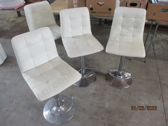 4 Stools Image 1++