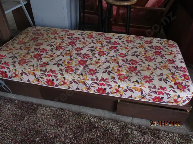 Divan Bed Image 1++