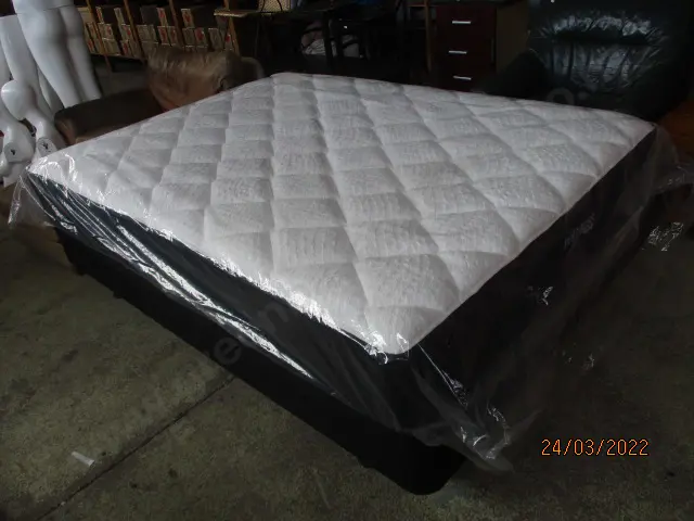 Queen Bed Image 1++