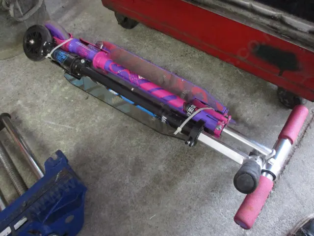 2 Scooters Image 1++