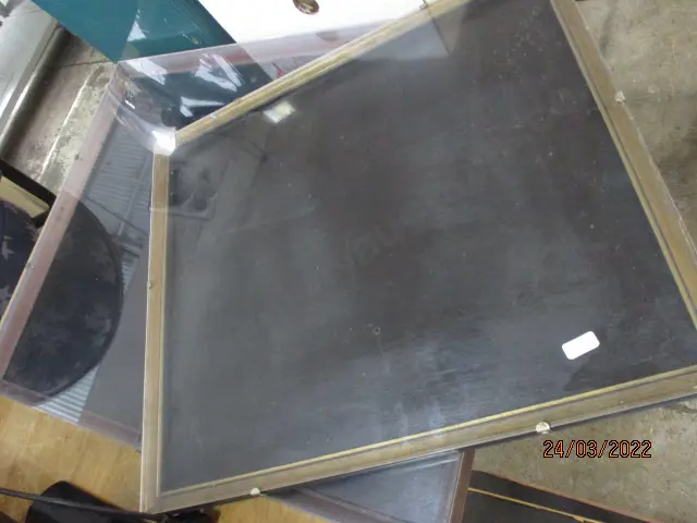 2 Display Cases Image 1++