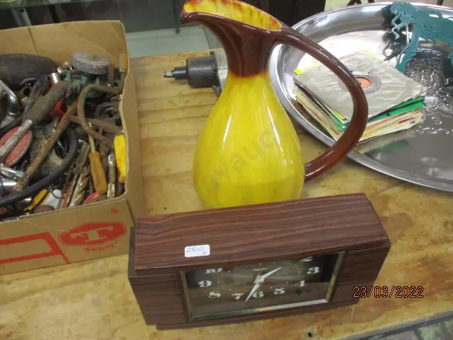 Retro Clock and Vase Image 1++