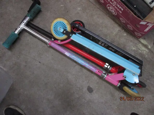 2 Scooters Image 1++
