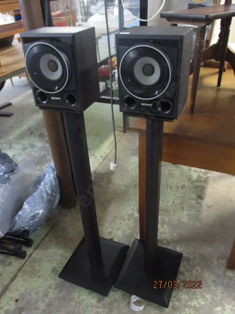 Speakers and Stands Image 1++