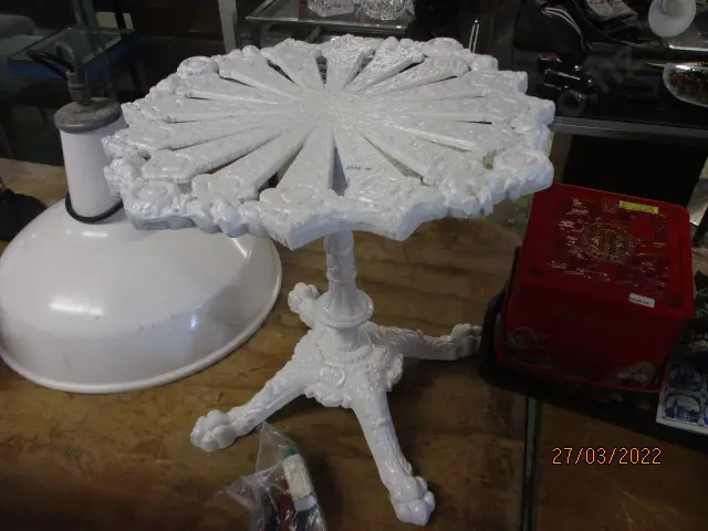 Side Table Image 1++