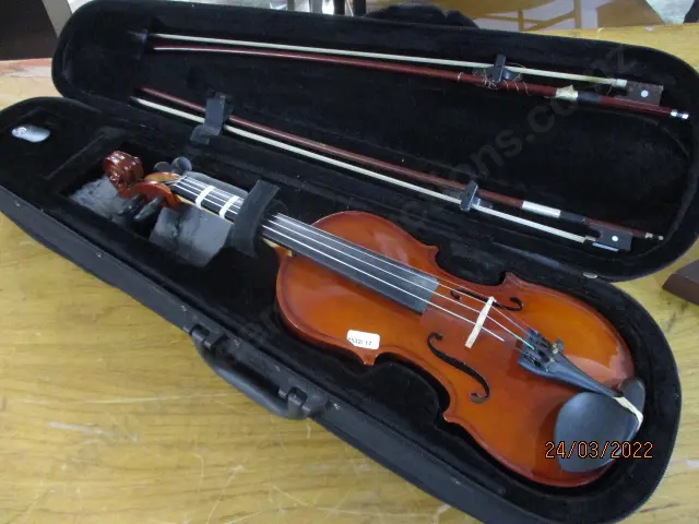 Violin Image 1++