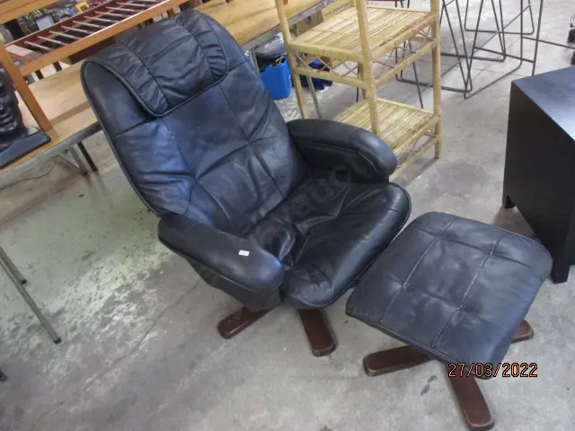 Recliner and Ottoman Image 1++