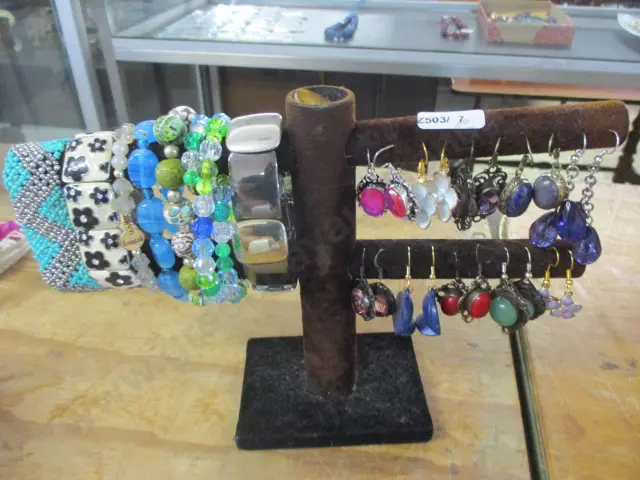Earrings and Bangles Image 1++