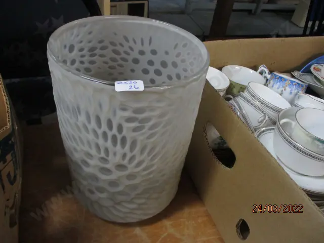 Art Glass Vase Image 1++