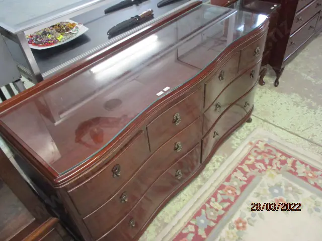 Sideboard Image 1++