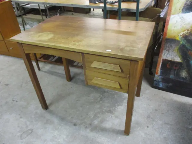 Rimu Desk Image 1++