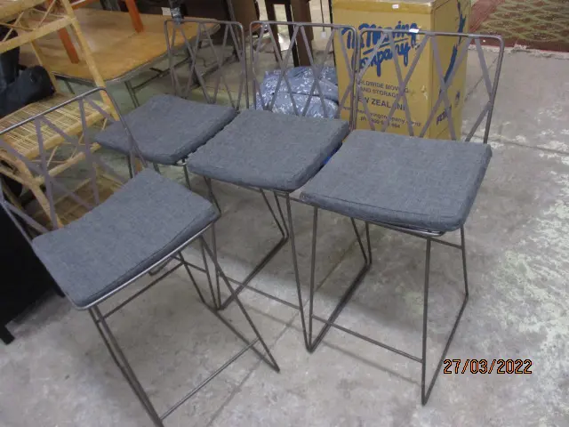 4 Metal Stools Image 1++
