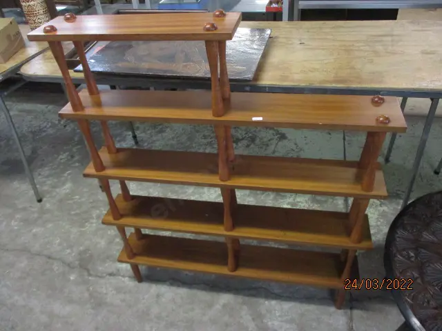 Retro Display Shelf Image 1++