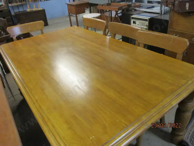 Large Table and 8 Chairs Image 1++