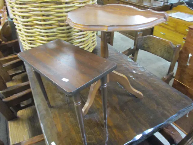 2 Side Tables Image 1++