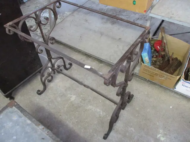 Metal Table Base Image 1++