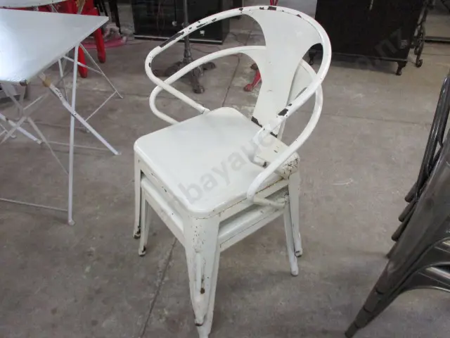  2 Metal Chairs Image 1++