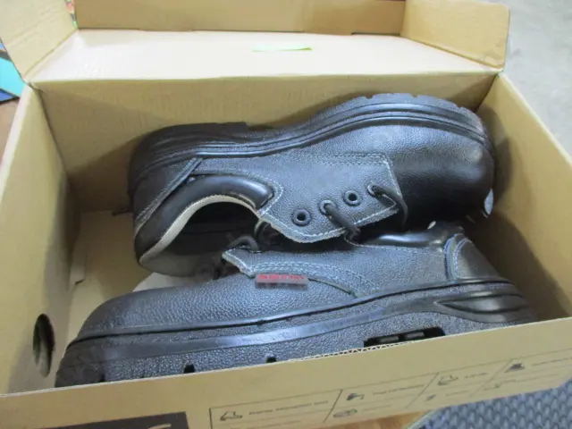 Safety Shoes Size 7 Image 1++
