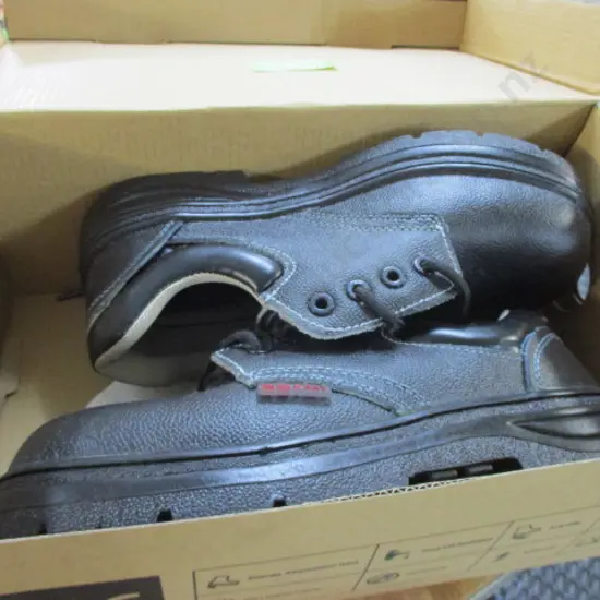 Safety Shoes Size 7