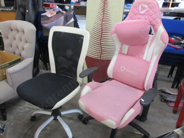 2 Chairs Image 1++