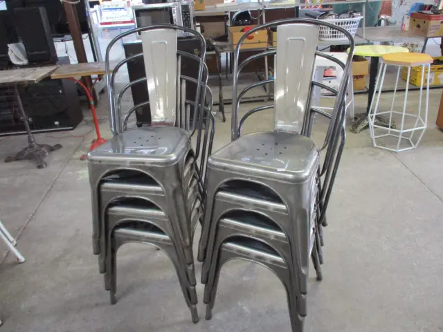 8 Metal Chairs Image 1++