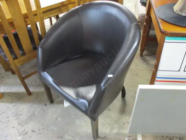 Tub Chair Image 1++