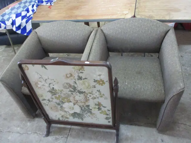 Screen and 2 Chairs Image 1++