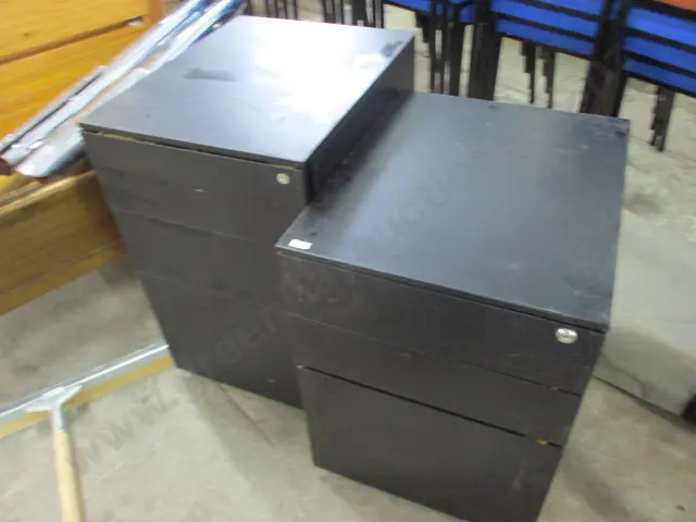 2 metal Drawers Image 1++