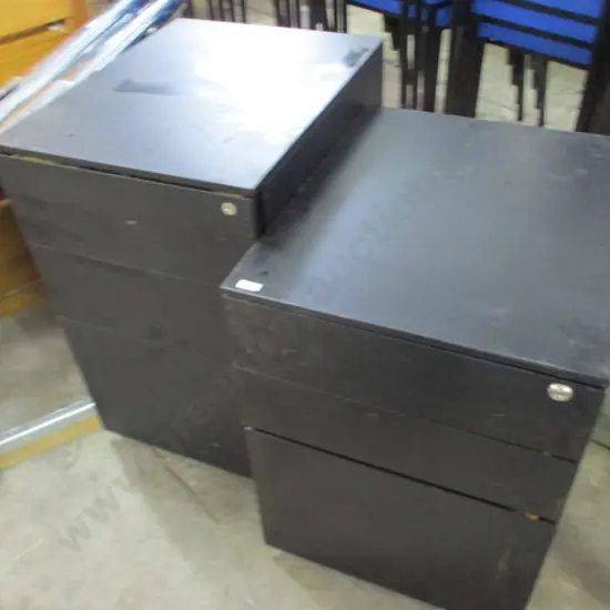 2 metal Drawers