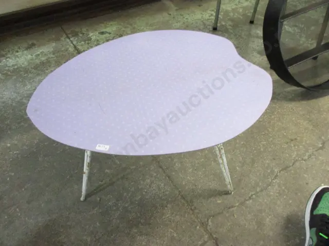 Retro Side Table Image 1++