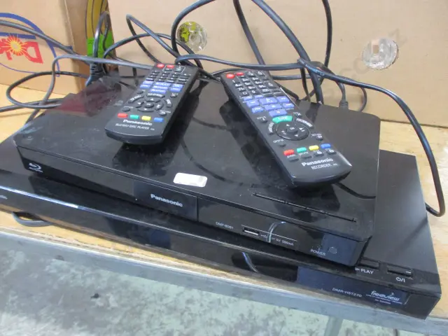 2 Dvd Players Image 1++