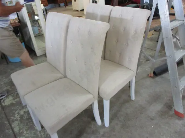 4 Chairs Image 1++